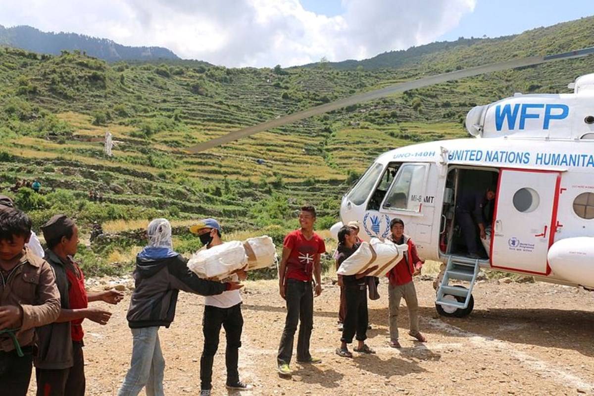 UN World Food Programme Members Distributing Food