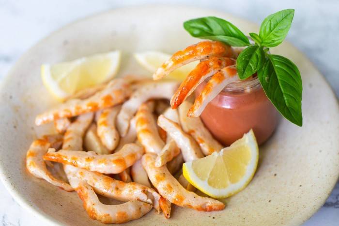Vegan Shrimp with Sauce and lemon
