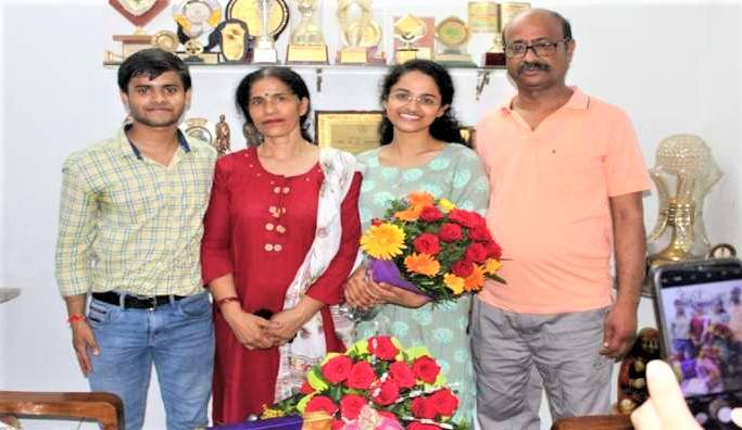 Jagrati Awasthi With Her Family