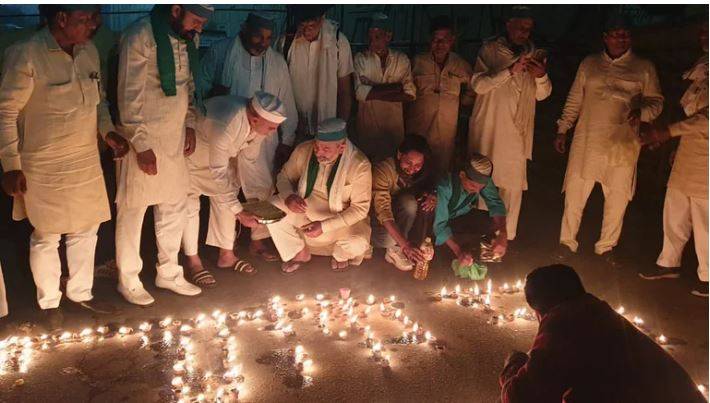 BKU Leader Rakesh Tikait Lighting Lamps On Diwali