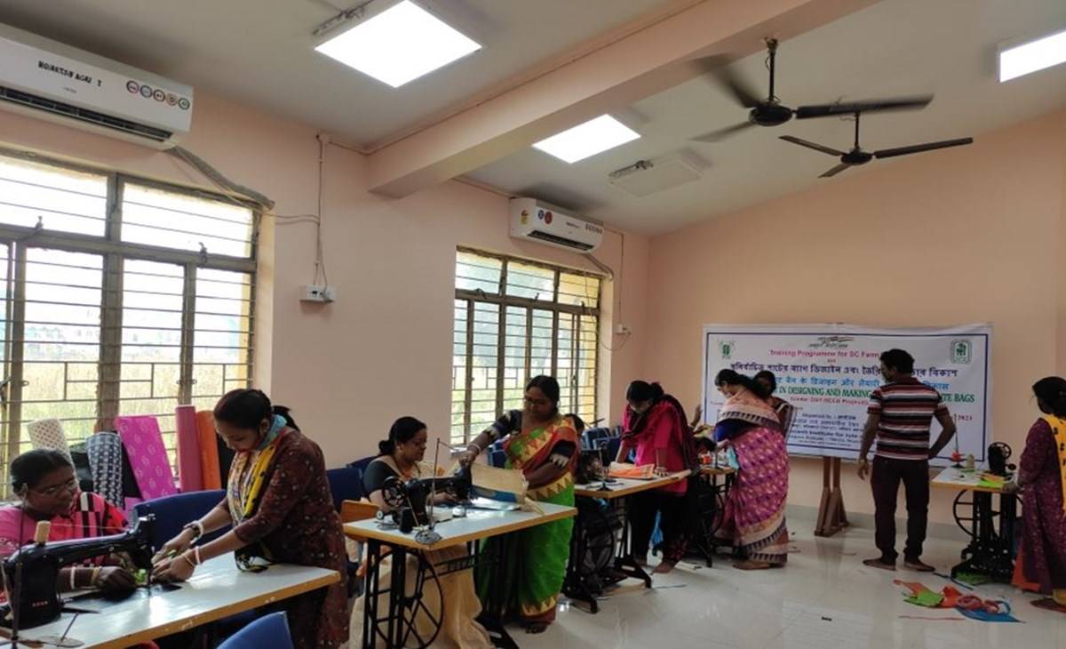 The women group undergoing jute bag making training imparted by the expert trainer