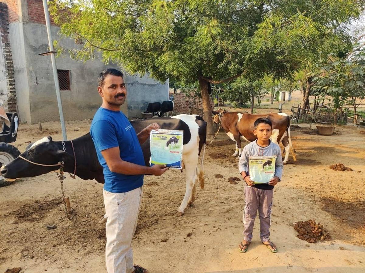 Sanjay Yadav, a farmer from Chandauli, Uttar Pradesh with Trouw Nutrition product