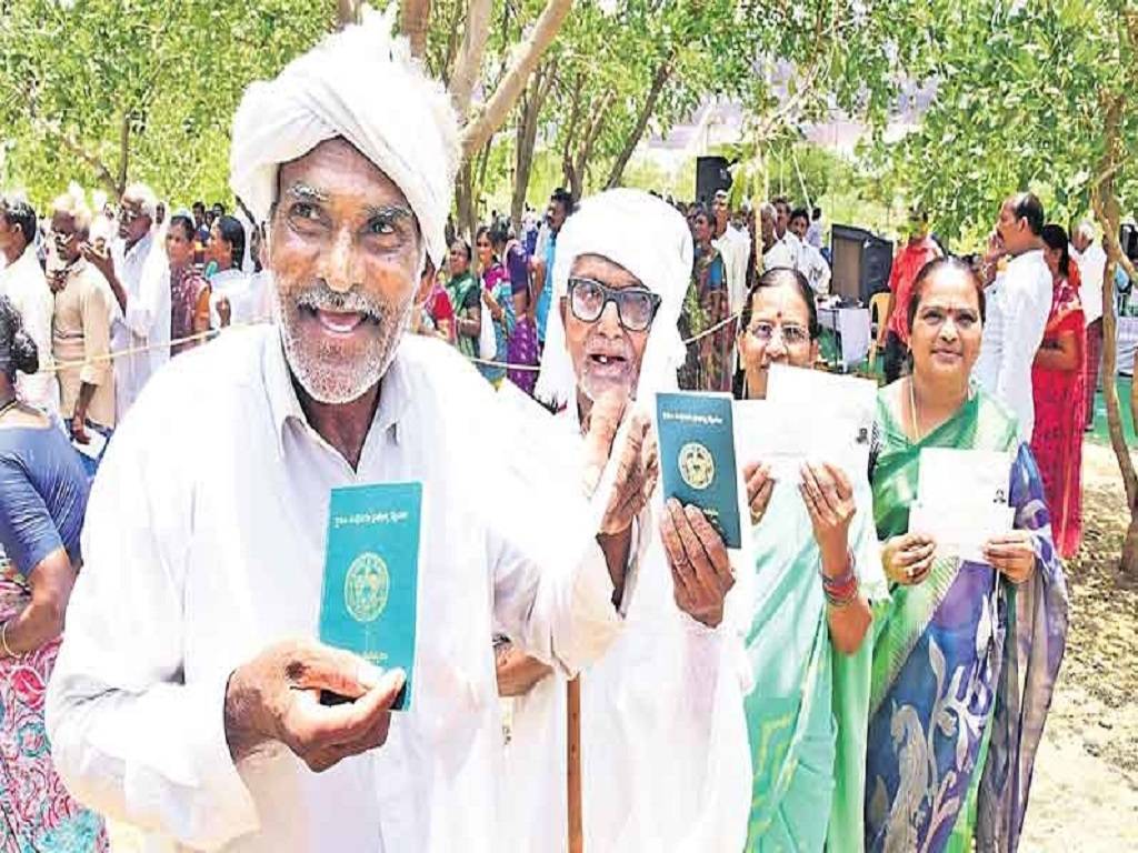 Farmers Receiving money as Part of Rythu Bandhu Scheme