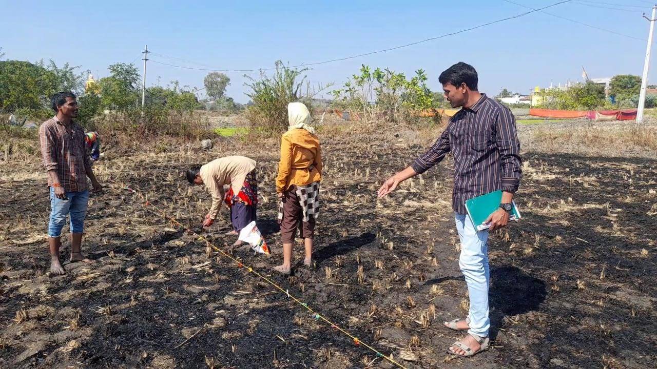 G. Santosh, Kangti Agriculture Extension Officer (AEO) with farmers