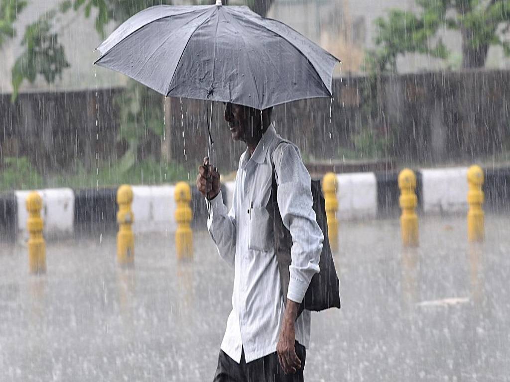 IMD Predicts Heavy Rain & Dense Fog in These States Till 13 January ...