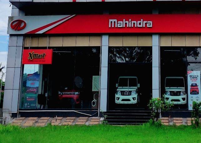 mahindra showroom