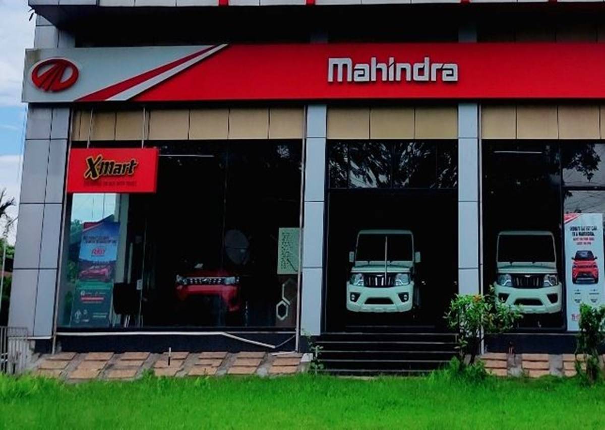 mahindra showroom