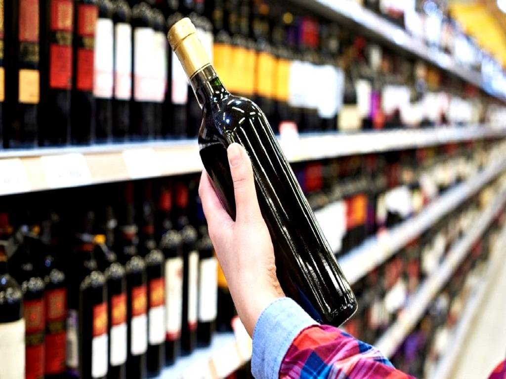 Maharashtra government has authorized the selling of wine in supermarkets and general stores