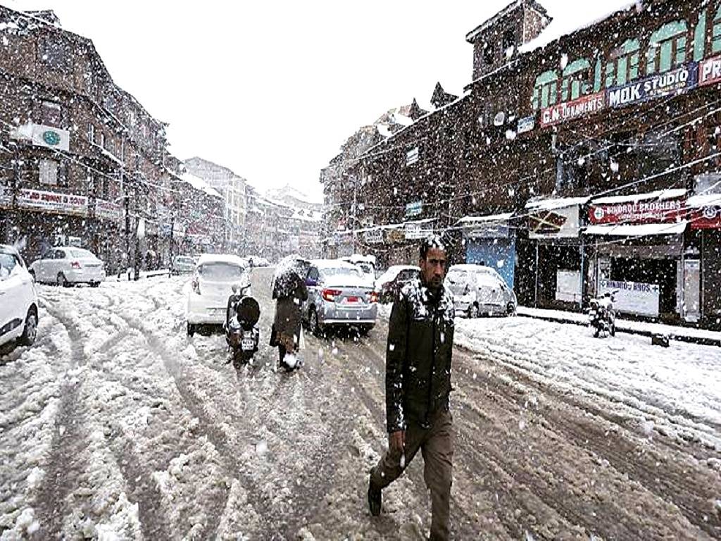 Snowfall is expected in Jammu and Kashmir, Himachal Pradesh, and other states.