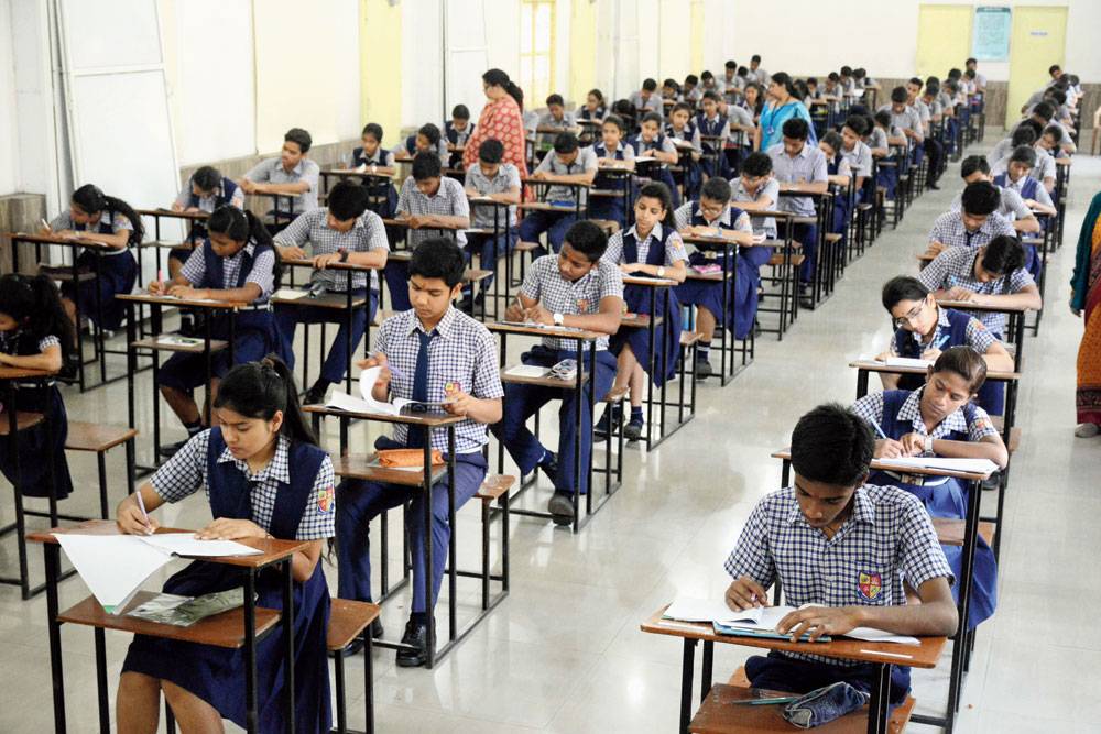 CBSE Class 10, 12 Board exam will be held offline!