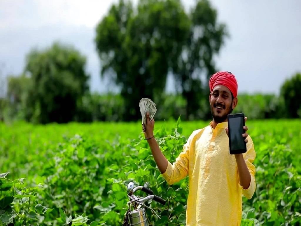 The agricultural department has received a total of 40,016 applications for smartphones from farmers.
