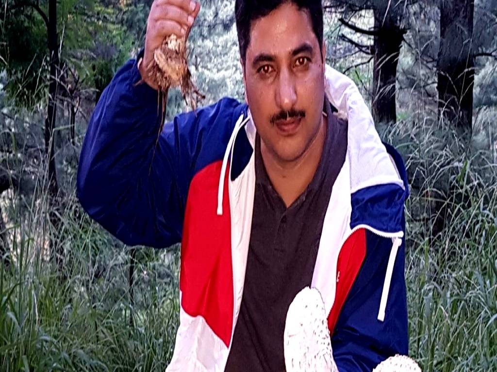 Dr. Rouf Hamza Boda grew up in the Doru Shahabad Tehsil of the Anantnag district and developed an interest in mushrooms throughout his school days