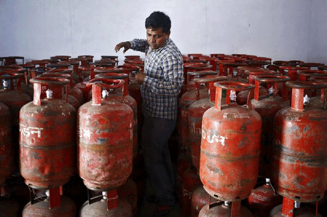 Free LPG Cylinders to be distributed to the people of UP