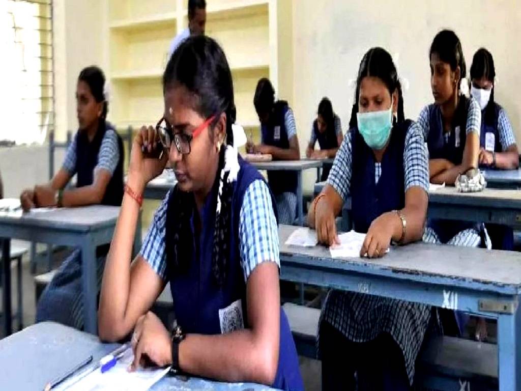 The central government will offer two major scholarships to SC students