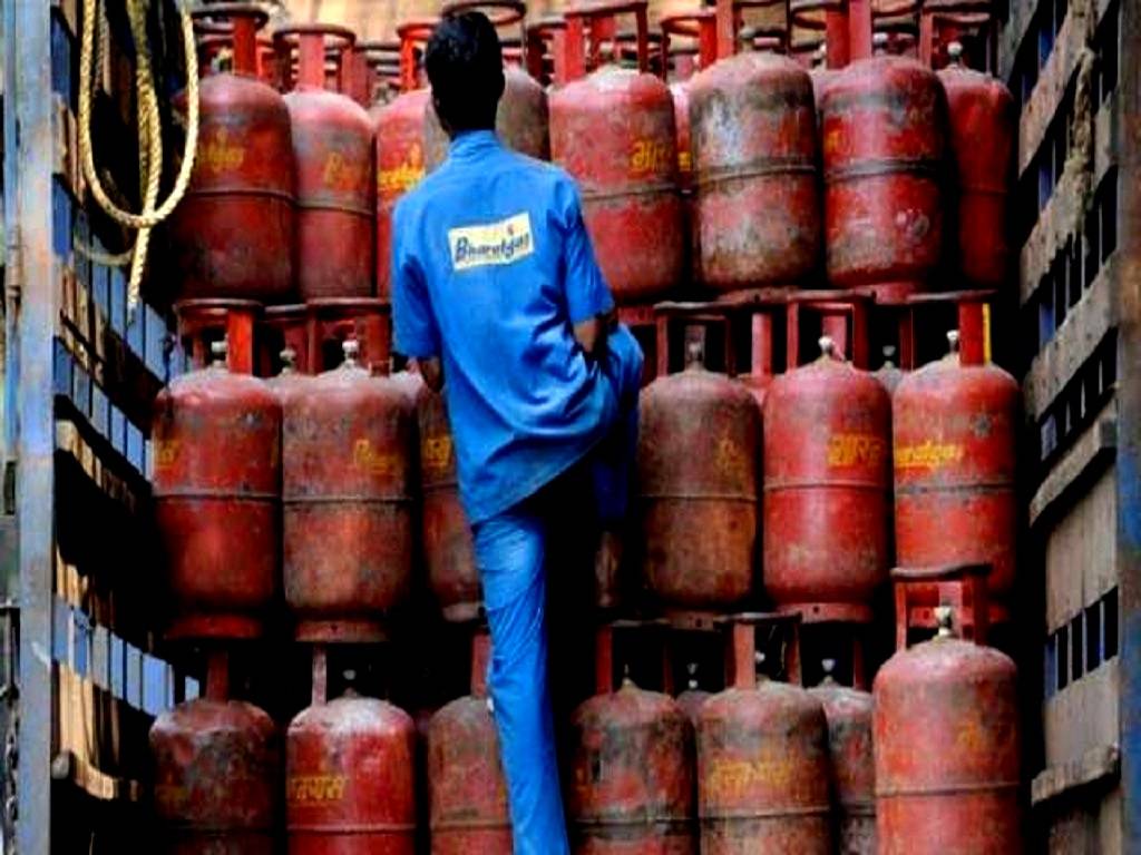 Oil manufacturing companies (OMCs) have raised the price of domestic cooking gas (LPG) by Rs.50 per cylinder.