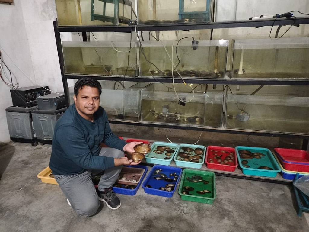 Jitender's pearl cultivation method is referred to as Recirculating Aquaculture System (RAS).