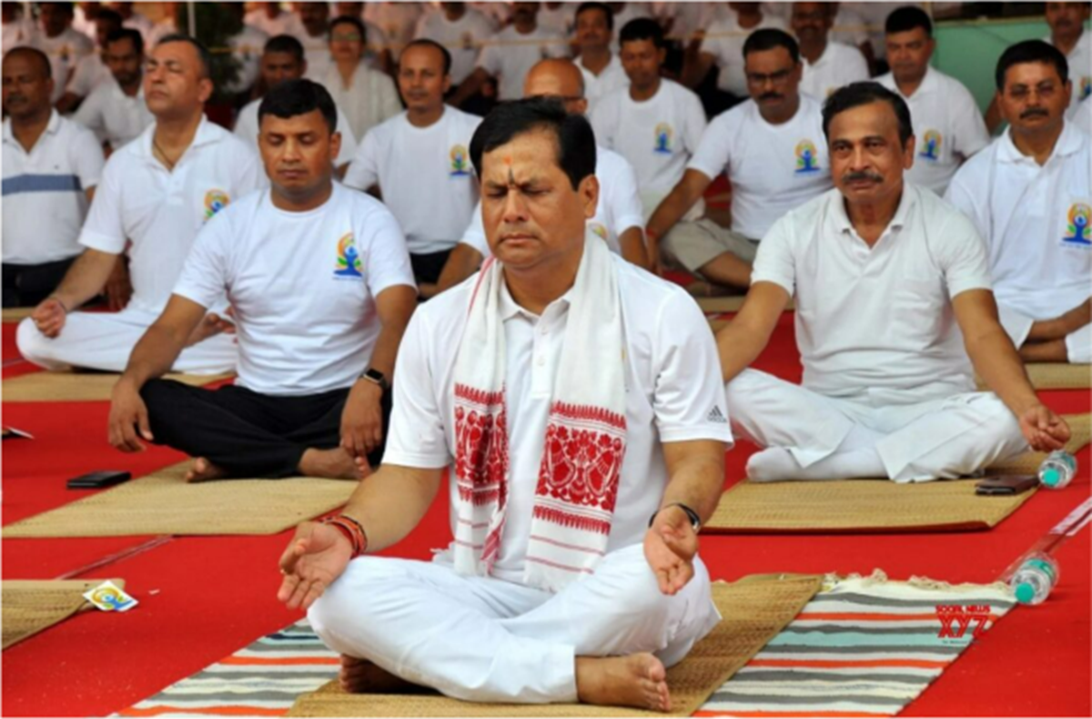 Sarbanand Sonowal, Minister of Ayush practicing Yoga