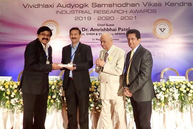 A Gopalakrishnan, CMFRI Director while Receiving VASVIK Industrial Research Award