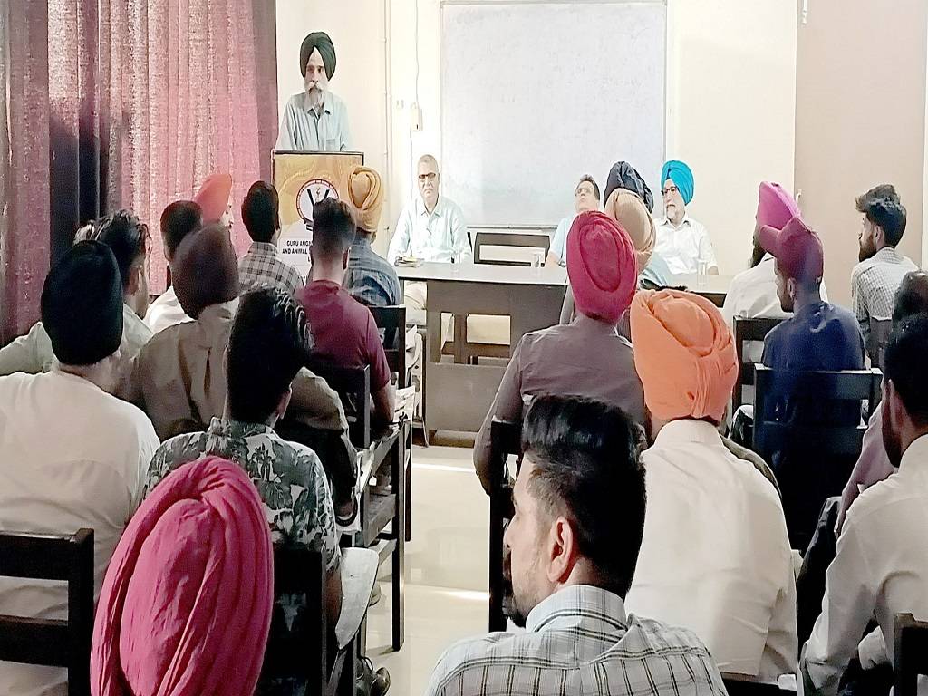 Training Held for Dairy Farmers and Pig Farmers