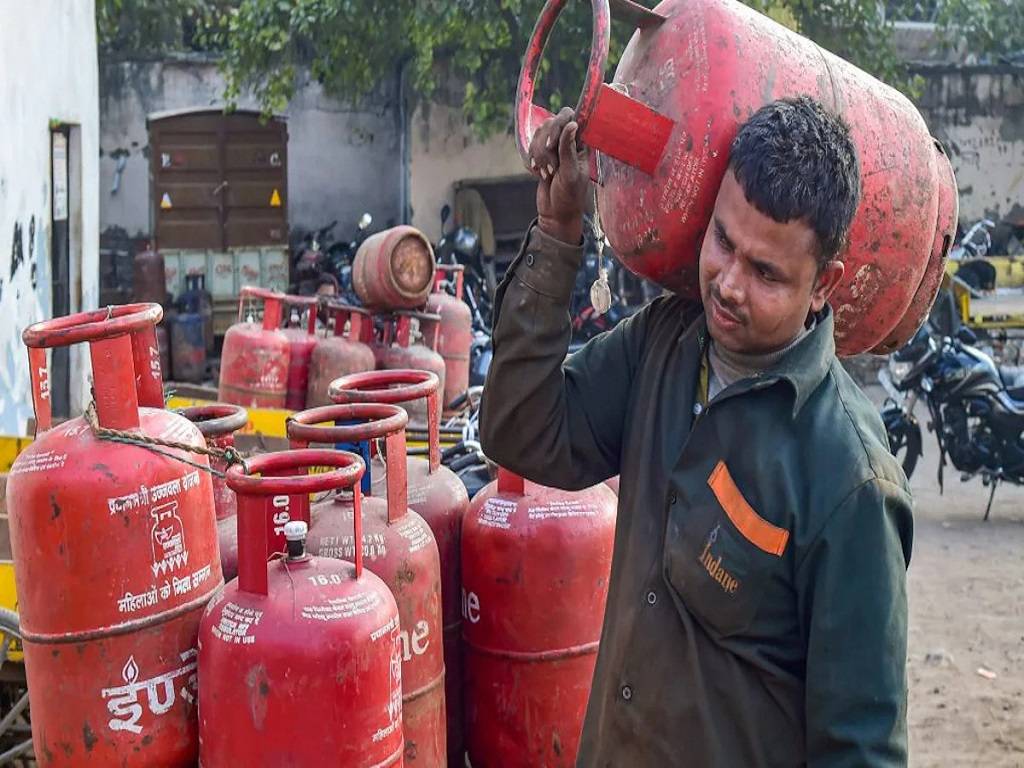 LPG Subsidy Big Update; Only PM Ujjwala Beneficiaries Eligible for Rs. 200