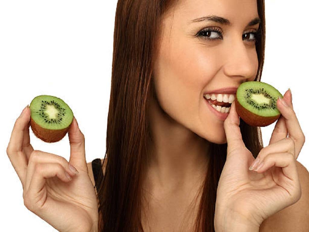 How to Use Kiwifruit for a Glowing Skin?