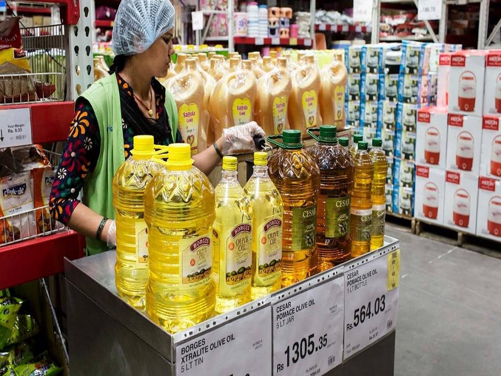 Drop in oil costs follows the central government's decision to lower import duties on edible oils.