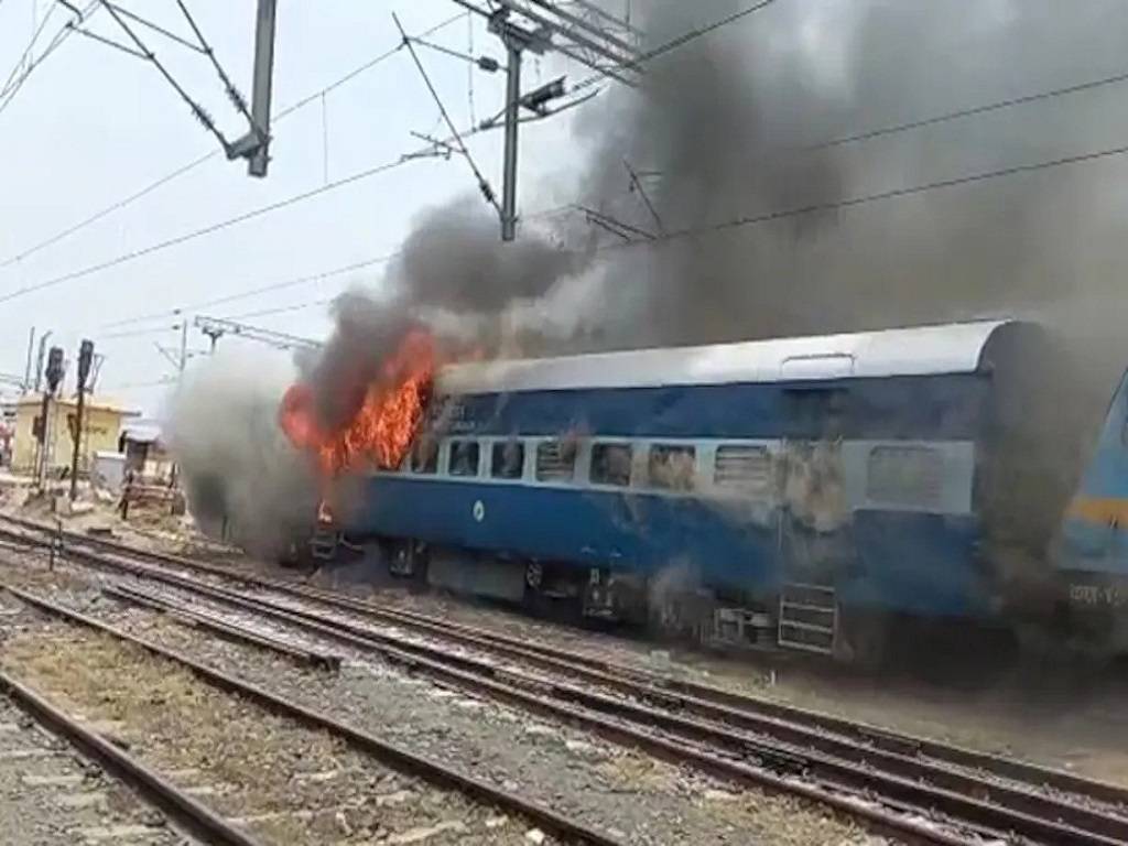 Over 500 trains were canceled today as a result of the Bharat Bandh call in parts of the country in protest of the central government's 'Agnipath' short-term recruitment plan for the armed forces.