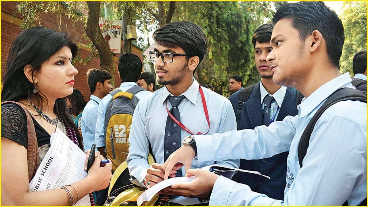 Students are requesting that the subject-wise evaluation process for preparing CBSE Class 10, 12 terms 2 results 2022 be 'best of either term.'