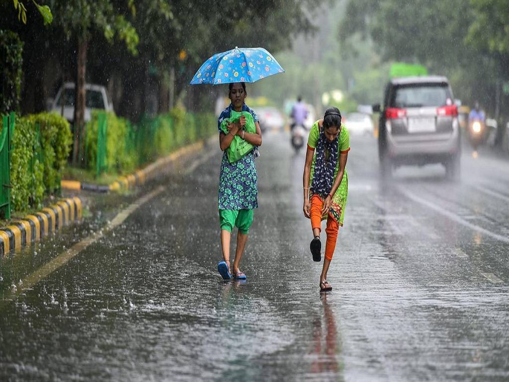 Mumbai experienced its first significant downpour of the current monsoon season on Thursday.