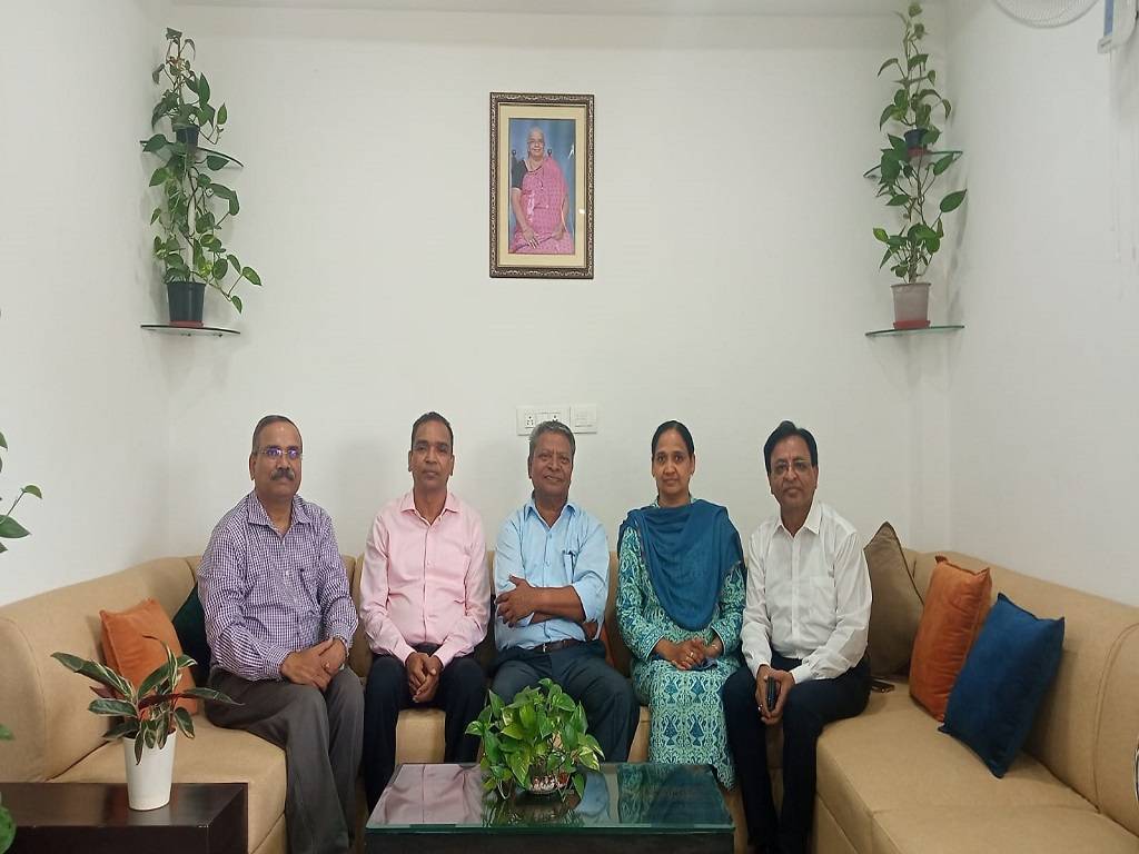 Dr Sadamate with Editor-in-chief of Krishi Jagran MC Dominic, Director Shiny Dominic, COO Dr P.K. Pant and Senior Vice President P.S. Saini.