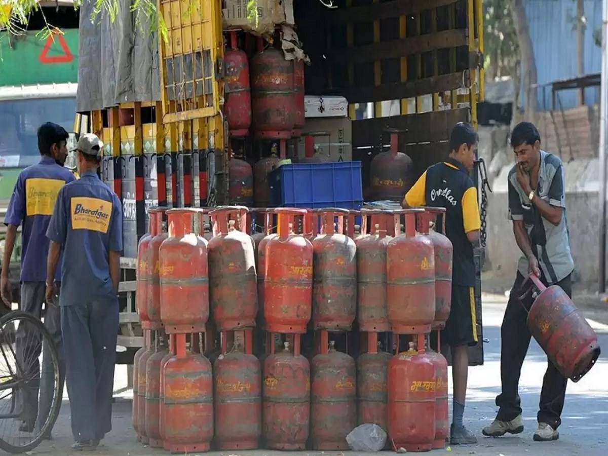 The price of a 14.2 kg domestic LPG (LPG) cylinder recently went up on May 19, 2022, by Rs 4.