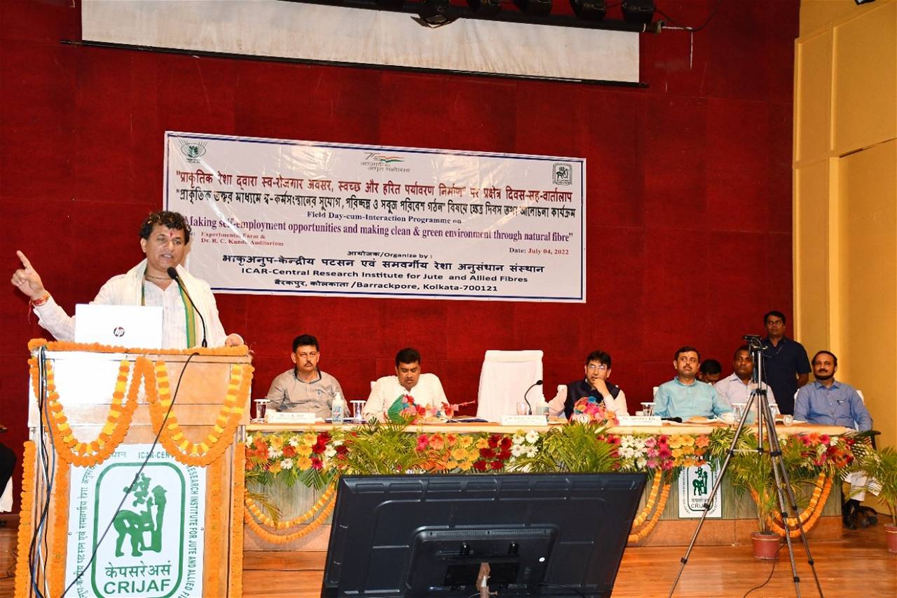 Kailash Choudhary, Minister of State, Agriculture and Farmers Welfare, Govt. of India, at Field Day-cum-Kishan Sammelan