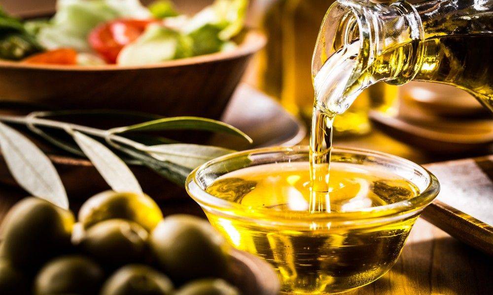 The price of edible oil is falling dramatically in the international market; however, the situation in the domestic market is slightly different because the price drop is gradual.