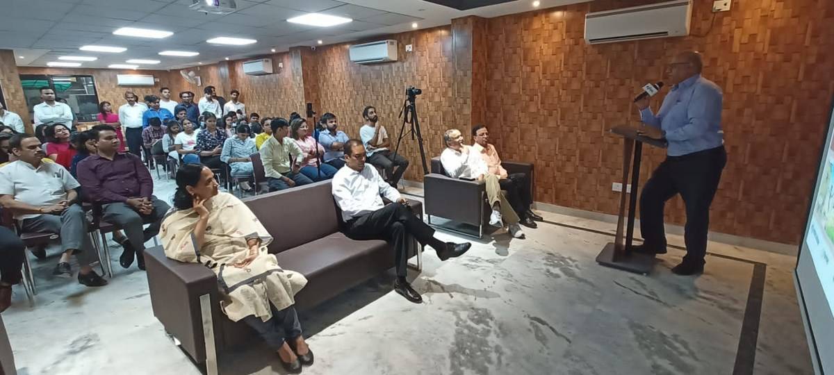 Raju Kapoor speaking at the KJ Choupal session.