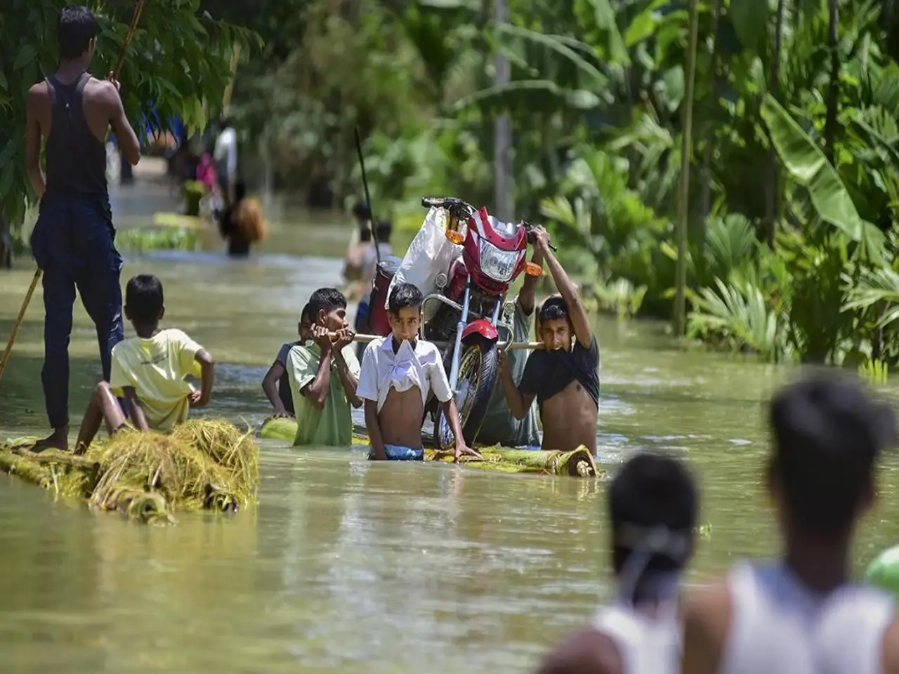 As floods continue in several parts of India, under the initiative of the Flipkart Foundation, Flipkart is also partnering with Goonj to raise funds