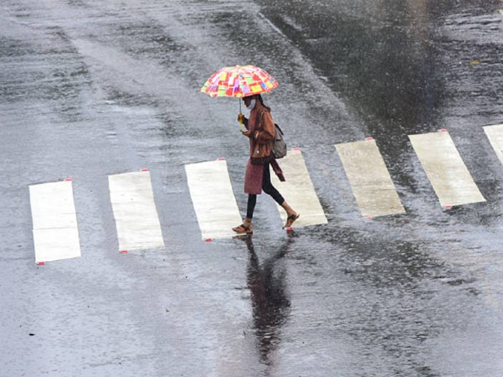 On Thursday, Delhi’s base weather forecasting station, located at Safdarjung, recorded a temperature of 38.4 degrees Celsius