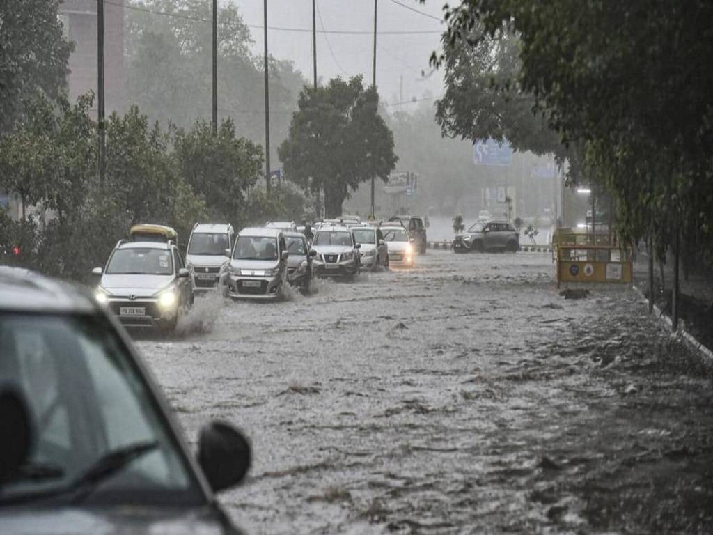IMD forecasted heavy rainfall for Chhattisgarh, Vidarbha, and East Madhya Pradesh on July 24 and 25 and West Madhya Pradesh on July 25 and 26.