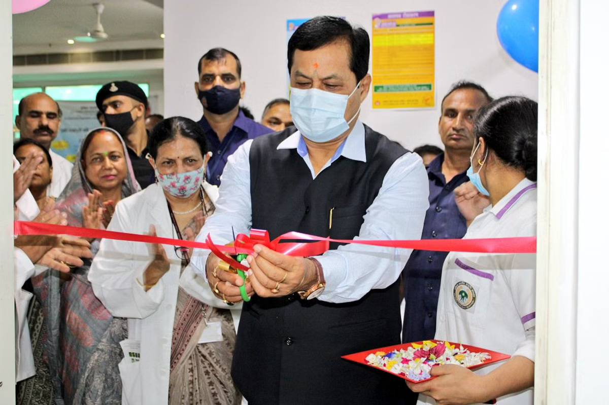 Sarbananda Sonowal Inaugurating Vaccination Centre