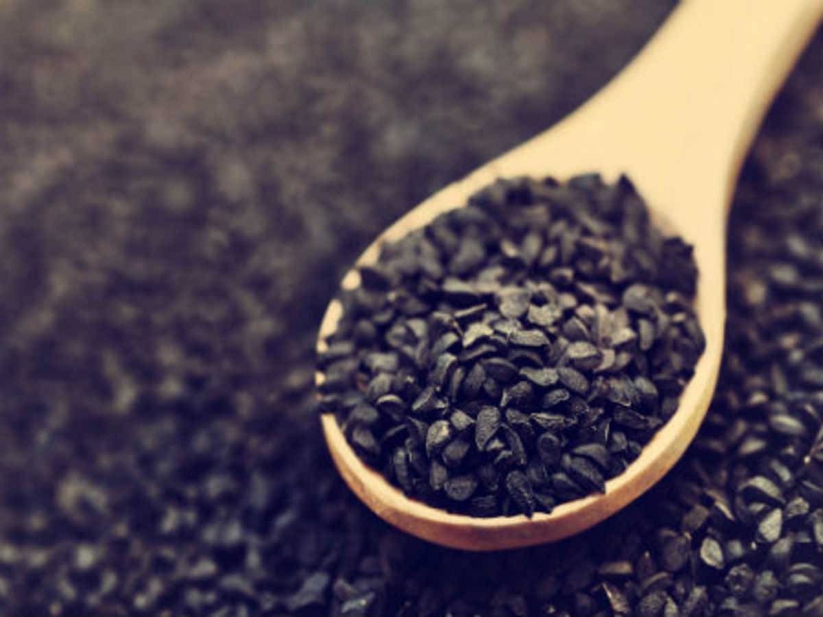 Vitamins such as Vitamin A, Vitamin B, Vitamin B12, Niacin, and Vitamin C are abundant in Kalonji.