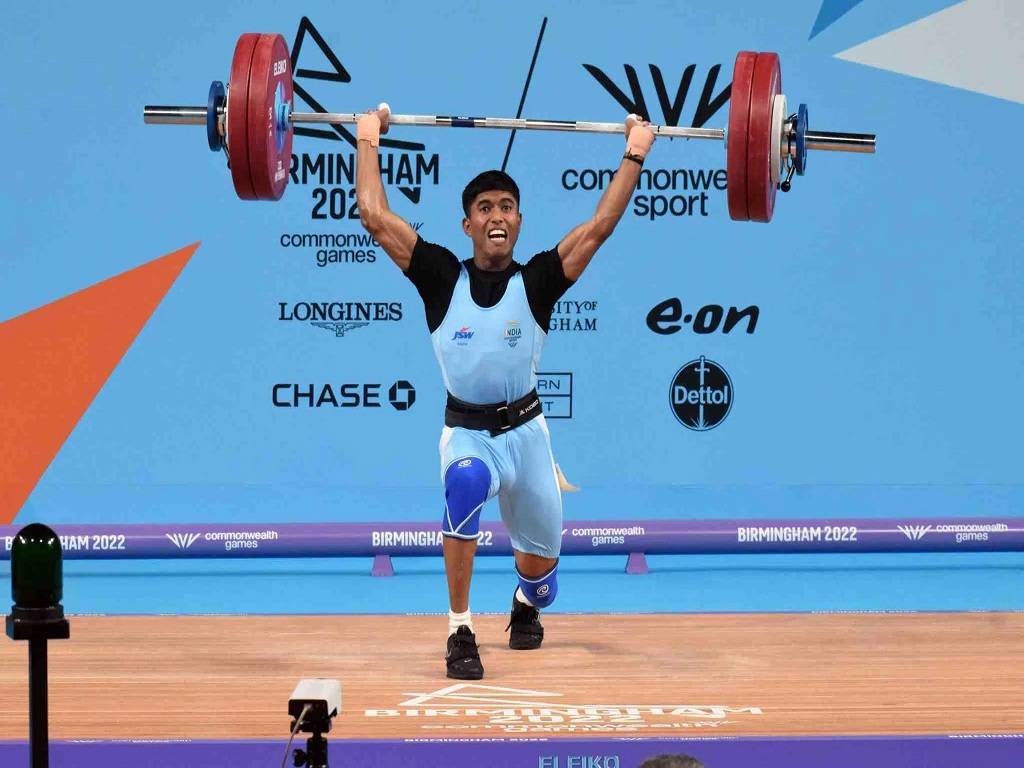 The 21-year-old weightlifter now owns the men's 55 kg weight class national record with 256 kg.