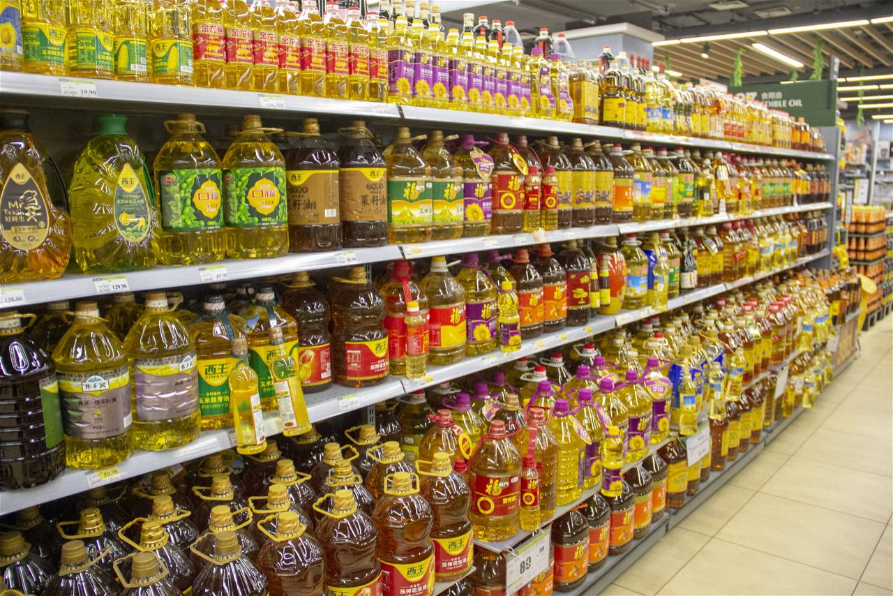 Up to two-thirds of India's cooking oil is imported, and prices have skyrocketed recently as a result of the crisis between Russia and Ukraine, and Indonesia, a major exporter, temporarily banning the sale of palm oil.