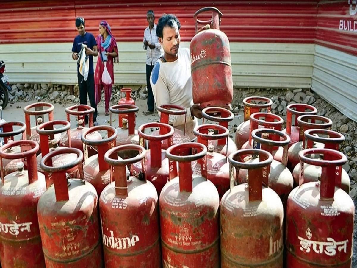 The price of 14.2 kg domestic LPG cylinder in Delhi is Rs 1,053.