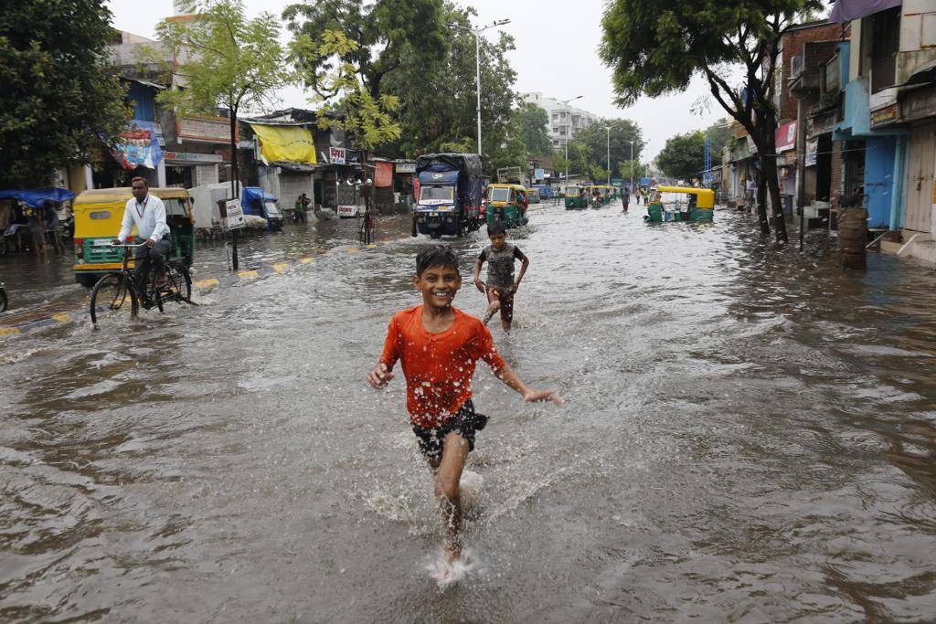 Over the following few days, it is predicted that regions in South India, particularly Karnataka and coastal Andhra Pradesh, would see severe rainfall.