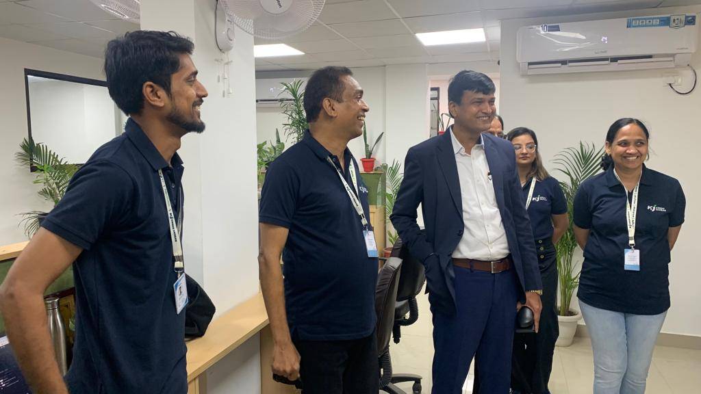 A Trip Around the Office: Dharmesh Gupta interacting with the Krishi Jagran team. He specially congratulated M C Dominic on a green and environment friendly office.