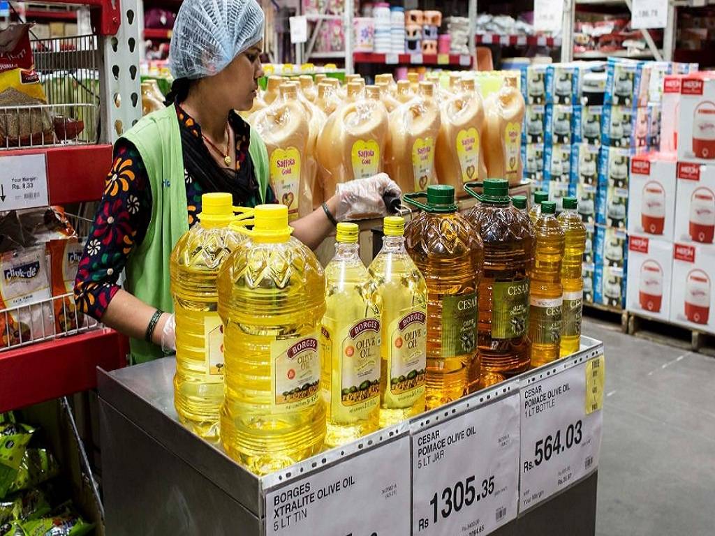 Since around 56% of India's domestic need for edible oils is satisfied by imports, the drop in worldwide vegetable oil prices is quite significant.