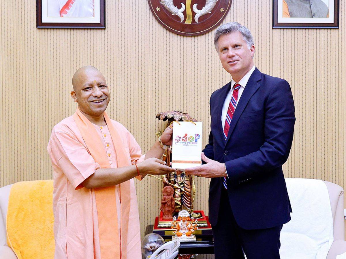 Chief Minister Yogi Adityanath & High Commissioner of Canada to India Cameron MacKay