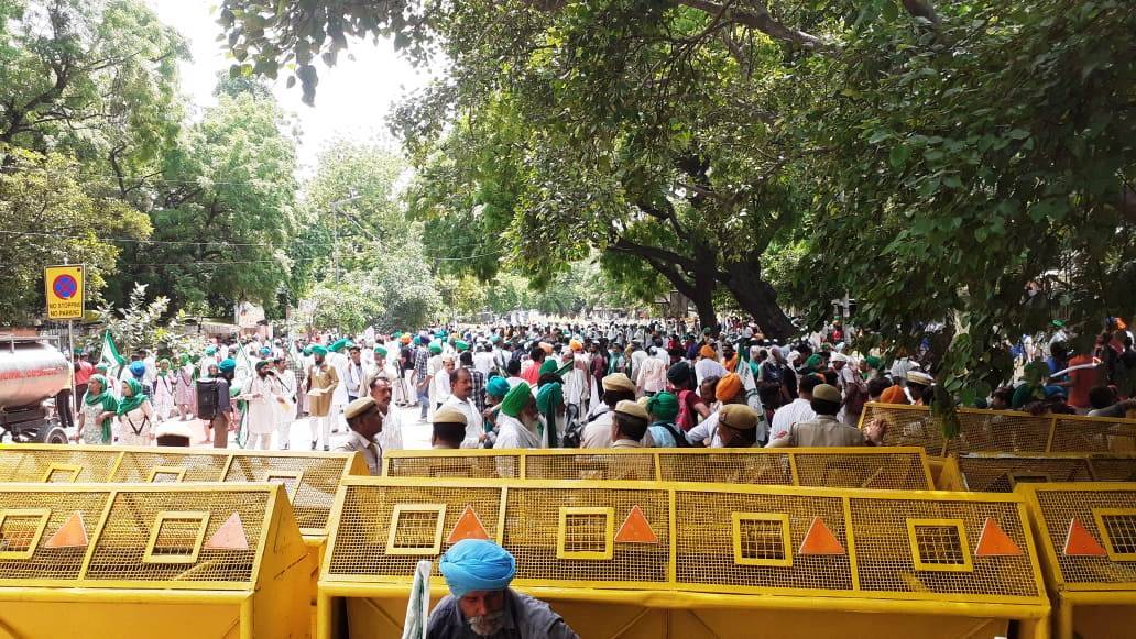 Farmers gather outside Jantar Mantar