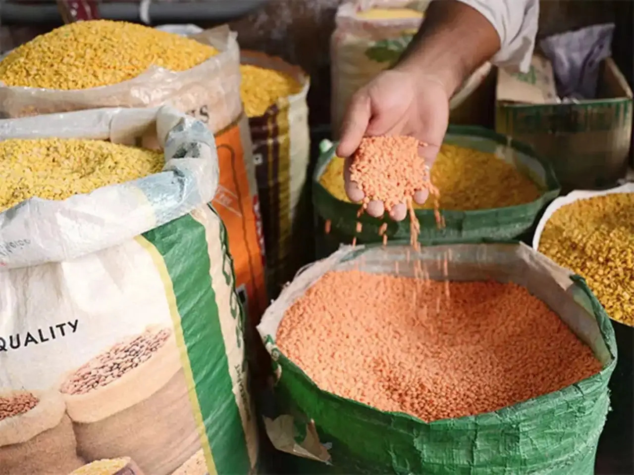 If farmers have more summer moong on hand than is allowed under the daily purchase limit of 25 quintals per farmer, they may have difficulties while selling their products.