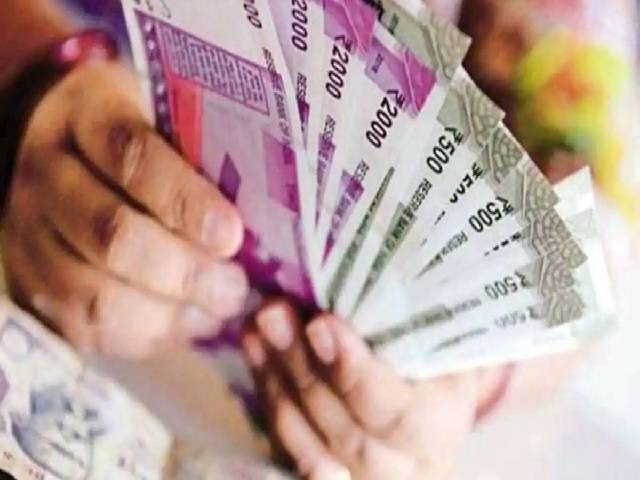 For central government employees and pensioners, the Centre approved a 3% increase in the dearness allowance (DA) in March 2022.