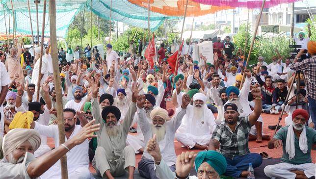 Punjab Farmers Protest in Front of Ministers' & MLAs' Homes.